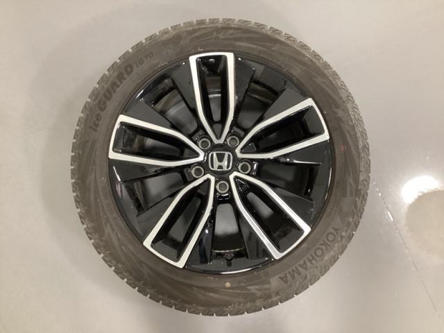 ヴェゼル ｅ：ＨＥＶＰＬａＹ　中古スタッドレスタイヤ、純正メモリーナビ、ドライブレコーダー前後装着＋ＥＴＣ２．０付　当社デモカー　衝突被害軽減ブレーキ　カーテンエアバッグ　盗難防止装置　アイドルストップ　Ｐセンサー　ＡＢＳ　ＥＳＣ（3枚目）