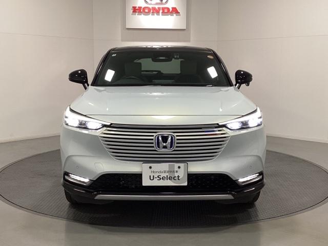 ヴェゼル ｅ：ＨＥＶＰＬａＹ　中古スタッドレスタイヤ、純正メモリーナビ、ドライブレコーダー前後装着＋ＥＴＣ２．０付　当社デモカー　衝突被害軽減ブレーキ　カーテンエアバッグ　盗難防止装置　アイドルストップ　Ｐセンサー　ＡＢＳ　ＥＳＣ（4枚目）