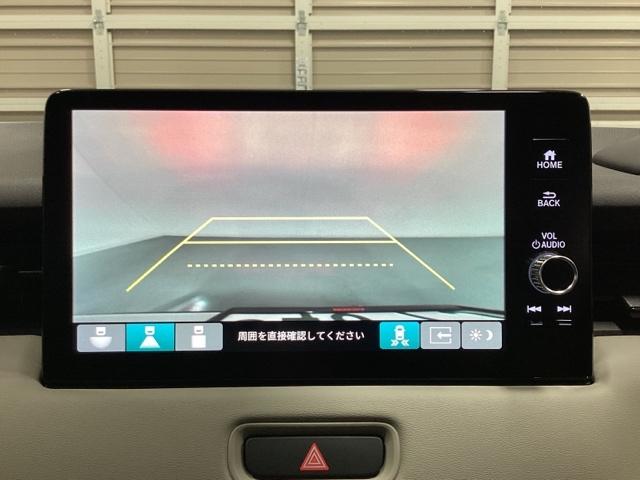 ヴェゼル ｅ：ＨＥＶＰＬａＹ　中古スタッドレスタイヤ、純正メモリーナビ、ドライブレコーダー前後装着＋ＥＴＣ２．０付　当社デモカー　衝突被害軽減ブレーキ　カーテンエアバッグ　盗難防止装置　アイドルストップ　Ｐセンサー　ＡＢＳ　ＥＳＣ（10枚目）