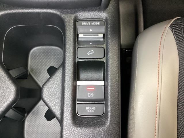 ヴェゼル ｅ：ＨＥＶＰＬａＹ　中古スタッドレスタイヤ、純正メモリーナビ、ドライブレコーダー前後装着＋ＥＴＣ２．０付　当社デモカー　衝突被害軽減ブレーキ　カーテンエアバッグ　盗難防止装置　アイドルストップ　Ｐセンサー　ＡＢＳ　ＥＳＣ（12枚目）