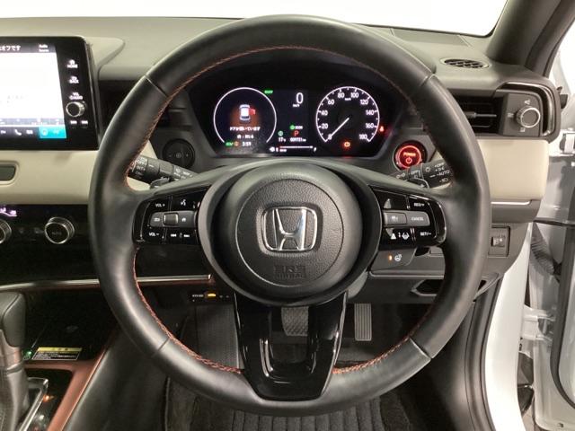 ヴェゼル ｅ：ＨＥＶＰＬａＹ　中古スタッドレスタイヤ、純正メモリーナビ、ドライブレコーダー前後装着＋ＥＴＣ２．０付　当社デモカー　衝突被害軽減ブレーキ　カーテンエアバッグ　盗難防止装置　アイドルストップ　Ｐセンサー　ＡＢＳ　ＥＳＣ（17枚目）