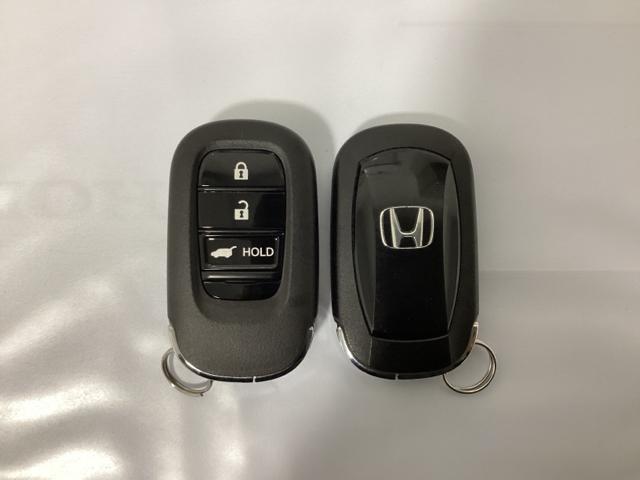 ヴェゼル ｅ：ＨＥＶＰＬａＹ　中古スタッドレスタイヤ、純正メモリーナビ、ドライブレコーダー前後装着＋ＥＴＣ２．０付　当社デモカー　衝突被害軽減ブレーキ　カーテンエアバッグ　盗難防止装置　アイドルストップ　Ｐセンサー　ＡＢＳ　ＥＳＣ（19枚目）