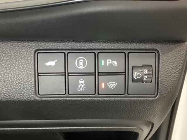 ヴェゼル ｅ：ＨＥＶＰＬａＹ　中古スタッドレスタイヤ、純正メモリーナビ、ドライブレコーダー前後装着＋ＥＴＣ２．０付　当社デモカー　衝突被害軽減ブレーキ　カーテンエアバッグ　盗難防止装置　アイドルストップ　Ｐセンサー　ＡＢＳ　ＥＳＣ（20枚目）