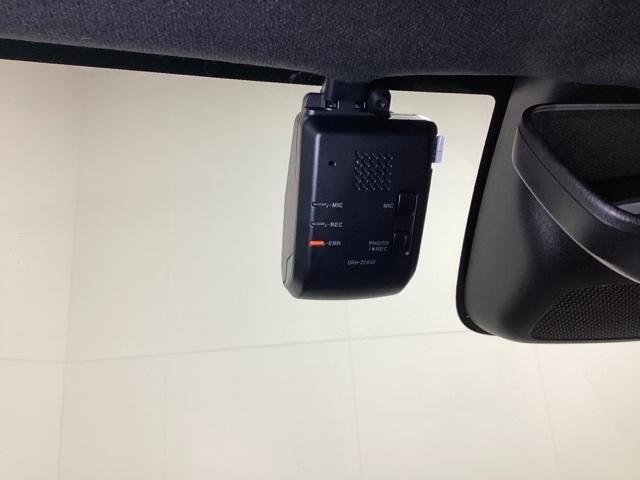 ヴェゼル ｅ：ＨＥＶＰＬａＹ　中古スタッドレスタイヤ、純正メモリーナビ、ドライブレコーダー前後装着＋ＥＴＣ２．０付　当社デモカー　衝突被害軽減ブレーキ　カーテンエアバッグ　盗難防止装置　アイドルストップ　Ｐセンサー　ＡＢＳ　ＥＳＣ（22枚目）