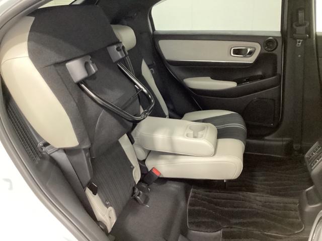 ヴェゼル ｅ：ＨＥＶＰＬａＹ　中古スタッドレスタイヤ、純正メモリーナビ、ドライブレコーダー前後装着＋ＥＴＣ２．０付　当社デモカー　衝突被害軽減ブレーキ　カーテンエアバッグ　盗難防止装置　アイドルストップ　Ｐセンサー　ＡＢＳ　ＥＳＣ（26枚目）