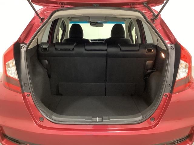 フィット １３Ｇ・Ｌホンダセンシング　光触媒抗菌消臭施工済　地デジフルセグＴＶ　ＥＴＣ車載器　ＤＶＤ再生可　ナビ＆ＴＶ　サイドカーテンエアバック　ＵＳＢ　リアカメラ　エアバック　パワーウインドウ　キーフリーシステム　ＬＥＤライト　ＶＳＡ（18枚目）