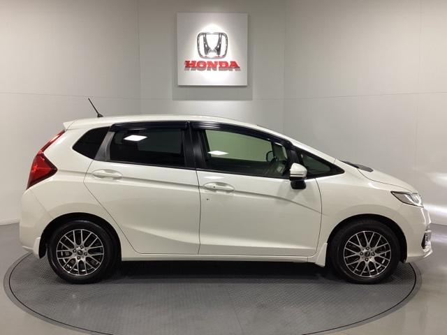 フィット １３Ｇ・Ｌホンダセンシング　光触媒抗菌消臭施工済　地デジフルセグＴＶ　ＥＴＣ車載器　ＤＶＤ再生可　ナビ＆ＴＶ　サイドカーテンエアバック　ＵＳＢ　リアカメラ　エアバック　パワーウインドウ　キーフリーシステム　ＬＥＤライト　ＶＳＡ（4枚目）