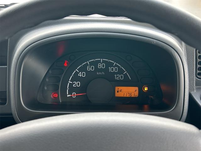 キャリイトラック ＫＣエアコンパワステ　４ＷＤ　マニュアル車　ＦＭ／ＡＭラジオ　マニュアルエアコン　荷台マット　スペアキー　保証付販売車（7枚目）