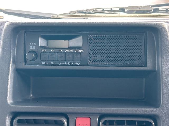 キャリイトラック ＫＣエアコンパワステ　４ＷＤ　マニュアル車　ＦＭ／ＡＭラジオ　マニュアルエアコン　荷台マット　スペアキー　保証付販売車（10枚目）