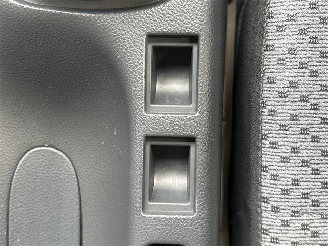 キャリイトラック ＫＣエアコンパワステ　４ＷＤ　マニュアル車　ＦＭ／ＡＭラジオ　マニュアルエアコン　荷台マット　スペアキー　保証付販売車（17枚目）