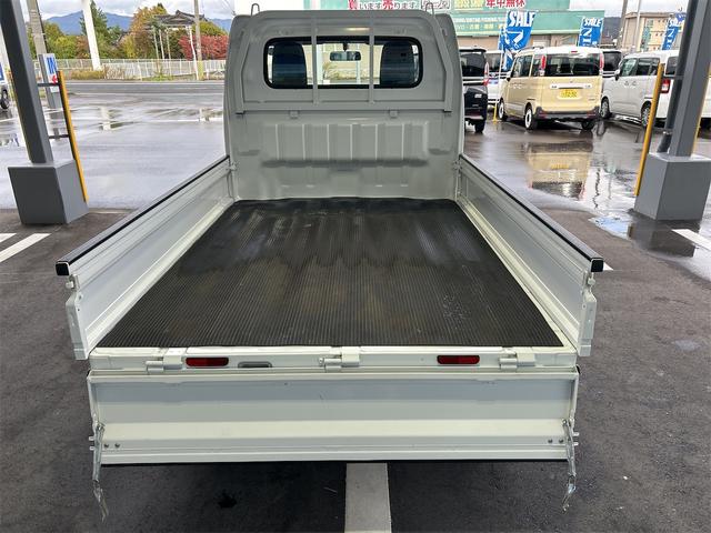 キャリイトラック ＫＣエアコンパワステ　４ＷＤ　マニュアル車　ＦＭ／ＡＭラジオ　マニュアルエアコン　荷台マット　スペアキー　保証付販売車（30枚目）