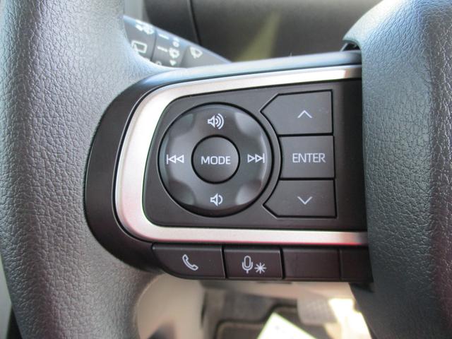 ステアリングには様々なスイッチが付いておりますので運転しながらの操作も楽ちんです♪