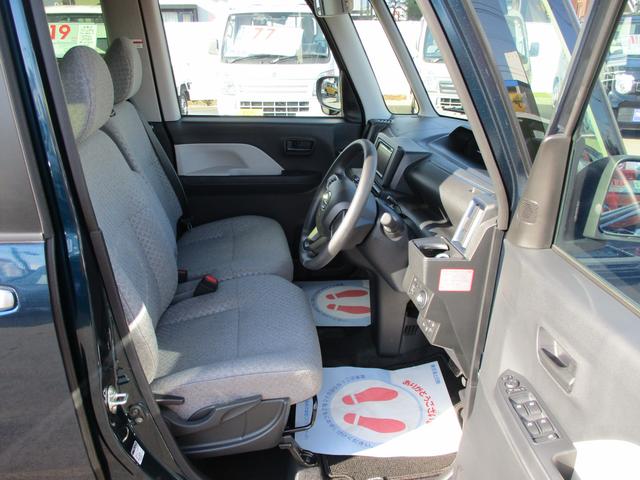 女性の方ももちろんですが、運転席側、助手席側の足元スペースが広いので男性の方が運転しても窮屈になりにくいですよ！