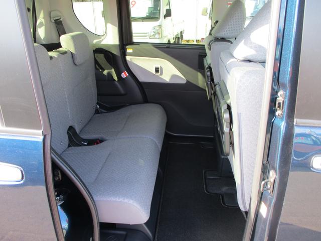 コンパクトに見えますが、後席にも十分なスペースがあるので遠出もバッチリです