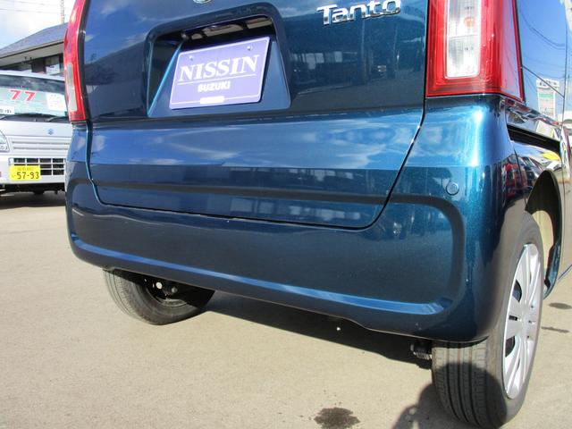 センサーで後方の障害物との距離を測り、４段階のブザー音とメーター表示で障害物えの接近をお知らせしてくれる【リアパーキングセンサー】が搭載されているのでバック駐車も安心ですね