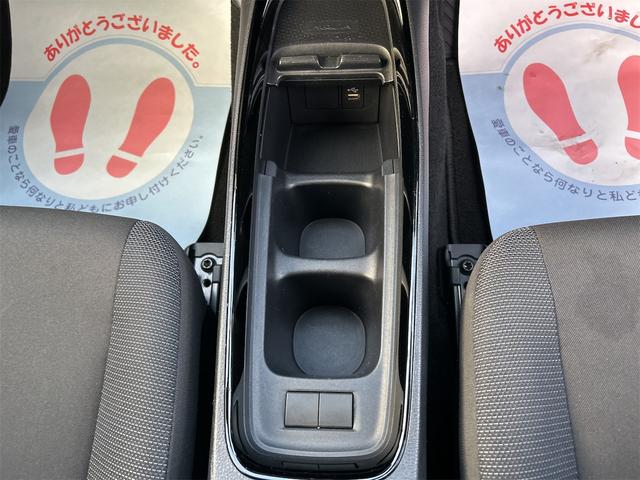 アクア Ｇ　Ｅ－ＦＯＵＲ　４ＷＤ　レンタ　ナビ　バックカメラ　４ＷＤ　ナビ　バックカメラ　ＥＴＣ　オートエアコン　衝突被害軽減システム　プッシュスタート　オートライト（27枚目）