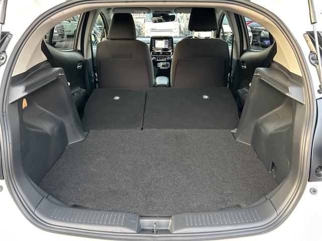 アクア Ｇ　Ｅ－ＦＯＵＲ　４ＷＤ　レンタ　ナビ　バックカメラ　４ＷＤ　ナビ　バックカメラ　ＥＴＣ　オートエアコン　衝突被害軽減システム　プッシュスタート　オートライト（40枚目）