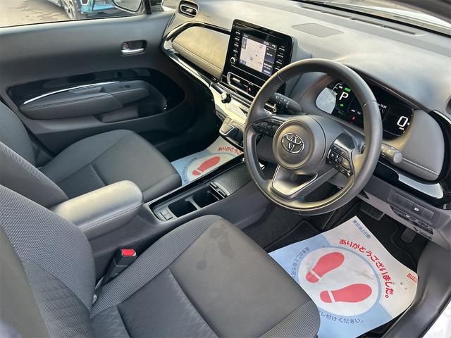 アクア Ｇ　Ｅ－ＦＯＵＲ　４ＷＤ　レンタ　ナビ　バックカメラ　４ＷＤ　ナビ　バックカメラ　ＥＴＣ　オートエアコン　衝突被害軽減システム　プッシュスタート　オートライト（41枚目）