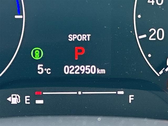 ヴェゼル ｅ：ＨＥＶ　Ｚ　４ＷＤ　純正フルセグナビ　バックカメラ　ＥＴＣ　ドライブレコーダー　Ｂｌｕｅｔｏｏｔｈ　電動リアゲート　衝突被害軽減システム　アイドリングストップ　横滑り防止機能　クルーズコントロール　ヒルディセントコントロール　　盗難防止システム（7枚目）