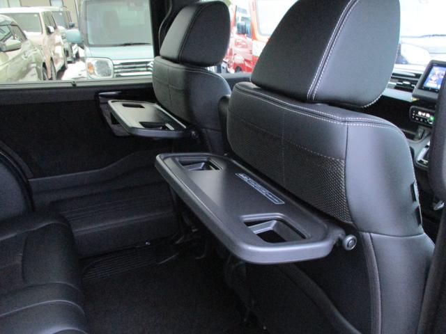 �p�[�\�i���e�[�u�����t���Ă���̂ň��ݕ��Ȃǂ�u�����Ƃ��o���܂�