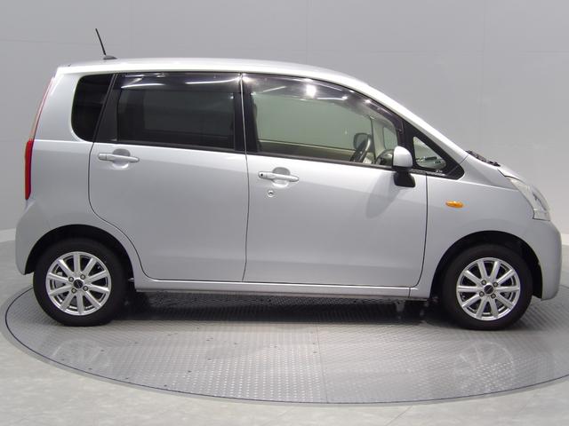 ムーヴ Ｘ　４ＷＤ　スマートキー　プッシュスタート　オートエアコン　エコアイドル　アイドリングストップ　純正オーディオ　ベンチシート　シートリフター　盗難防止システム　ＡＢＳ　ダブルエアバッグ　電格ミラー（4枚目）