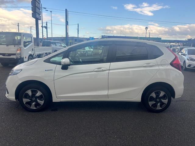 フィットハイブリッド Ｆ　ホンダセンシング　ナビ・ＴＶ・バックカメラ　ＥＴＣ（5枚目）