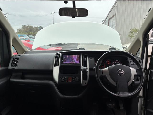 セレナ ハイウェイスター 4WD/両側スライドドア/スマートキー/ダブルエアコン/ナビ/CD・DVD/Bluetooth/フルセグTV/バックカメラ/3列シート/ETC/納車前安心整備(9枚目)