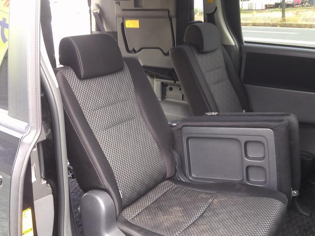 ノア Ｓｉ　４ＷＤ　両側パワースライドドア　プッシュスタート　修復歴無し　地デジＴＶ　ナビ　バックカメラ　社外アルミ（15枚目）