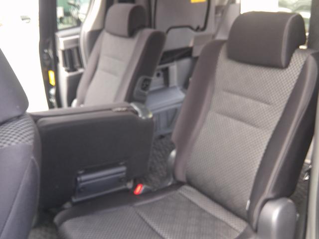 ノア Ｓｉ　４ＷＤ　両側パワースライドドア　プッシュスタート　修復歴無し　地デジＴＶ　ナビ　バックカメラ　社外アルミ（16枚目）