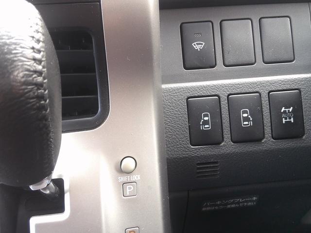 ノア Ｓｉ　４ＷＤ　両側パワースライドドア　プッシュスタート　修復歴無し　地デジＴＶ　ナビ　バックカメラ　社外アルミ（22枚目）