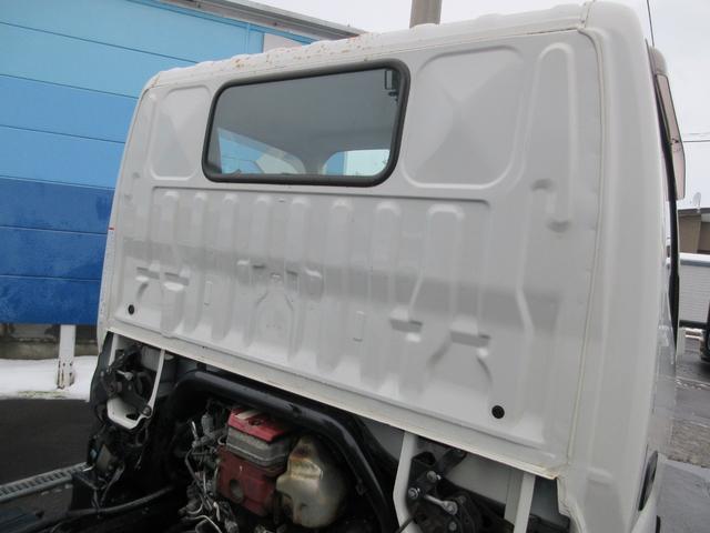 　全低床ダンプ　４ＷＤ　最大積載量２０００ｋｇ　新明和製ダンプ　荷台再塗装仕上済　荷台後方アユミ掛け加工　フルフラットロー　荷台支柱有三方開　切替式パートタイム４ＷＤ(20枚目)