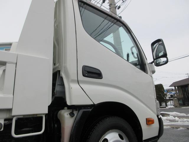 　全低床ダンプ　４ＷＤ　最大積載量２０００ｋｇ　新明和製ダンプ　荷台再塗装仕上済　荷台後方アユミ掛け加工　フルフラットロー　荷台支柱有三方開　切替式パートタイム４ＷＤ(76枚目)