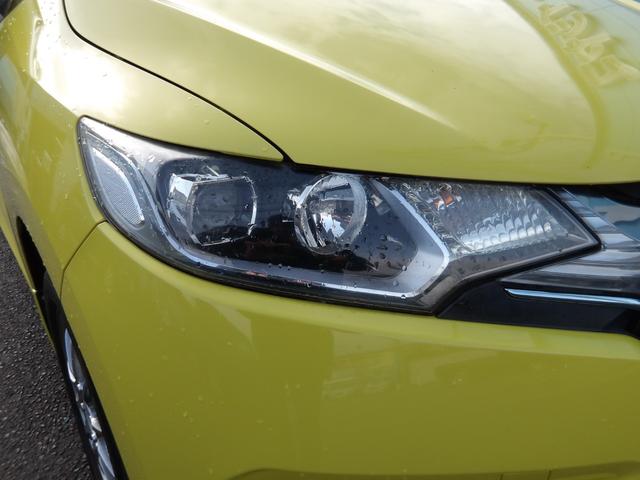 フィットハイブリッド Lパッケージ 4WD 社外SDナビ バックモニター フルセグTV Bluetoothオーディオ ブラックハーフレザーシート 寒冷地仕様 社外アルミホイール 純正ホイール組スタッドレス有(4枚目)