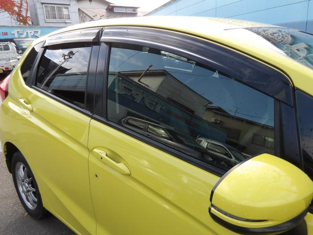 フィットハイブリッド Lパッケージ 4WD 社外SDナビ バックモニター フルセグTV Bluetoothオーディオ ブラックハーフレザーシート 寒冷地仕様 社外アルミホイール 純正ホイール組スタッドレス有(8枚目)