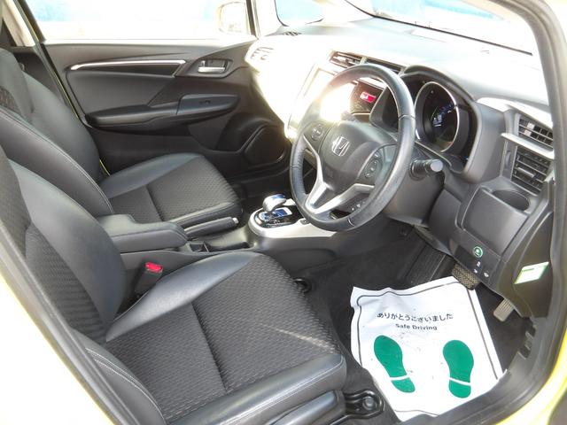 フィットハイブリッド Lパッケージ 4WD 社外SDナビ バックモニター フルセグTV Bluetoothオーディオ ブラックハーフレザーシート 寒冷地仕様 社外アルミホイール 純正ホイール組スタッドレス有(16枚目)