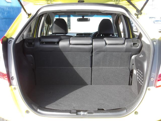 フィットハイブリッド Lパッケージ 4WD 社外SDナビ バックモニター フルセグTV Bluetoothオーディオ ブラックハーフレザーシート 寒冷地仕様 社外アルミホイール 純正ホイール組スタッドレス有(23枚目)