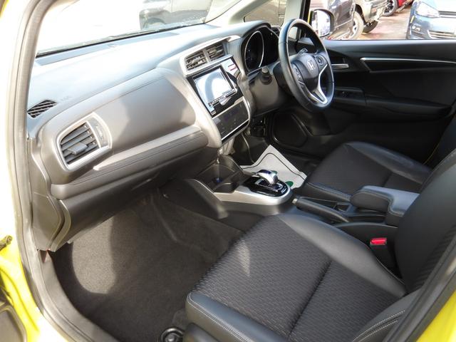 フィットハイブリッド Lパッケージ 4WD 社外SDナビ バックモニター フルセグTV Bluetoothオーディオ ブラックハーフレザーシート 寒冷地仕様 社外アルミホイール 純正ホイール組スタッドレス有(27枚目)