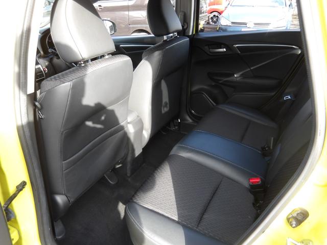 フィットハイブリッド Lパッケージ 4WD 社外SDナビ バックモニター フルセグTV Bluetoothオーディオ ブラックハーフレザーシート 寒冷地仕様 社外アルミホイール 純正ホイール組スタッドレス有(29枚目)