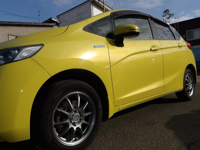 フィットハイブリッド Lパッケージ 4WD 社外SDナビ バックモニター フルセグTV Bluetoothオーディオ ブラックハーフレザーシート 寒冷地仕様 社外アルミホイール 純正ホイール組スタッドレス有(63枚目)