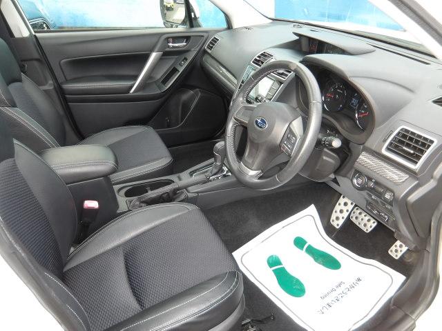 フォレスター 2.0XT アイサイト 4WD パノラミックガラスサンルーフ パワーバックドア 純正SDナビ バックモニター BTオーディオ フルセグTV LEDデイライト ハーフレザーシート 運転席・助手席シートヒーター&パワーシート(18枚目)