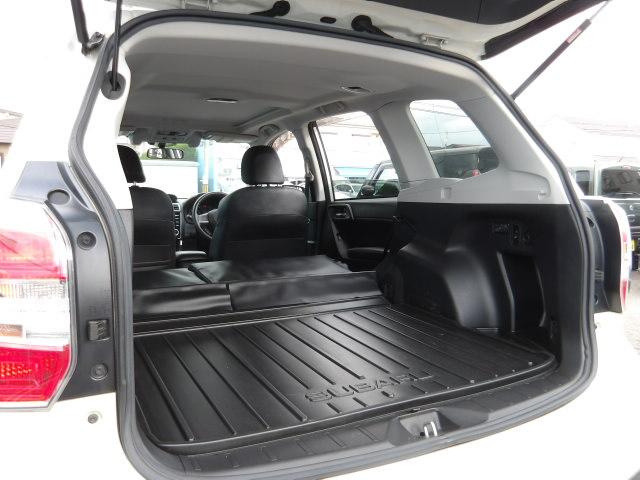 フォレスター 2.0XT アイサイト 4WD パノラミックガラスサンルーフ パワーバックドア 純正SDナビ バックモニター BTオーディオ フルセグTV LEDデイライト ハーフレザーシート 運転席・助手席シートヒーター&パワーシート(32枚目)