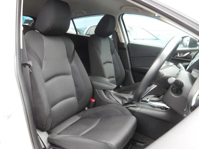 車内はブラックを基調とした空間となっております。内装パネルや各ドア内装トリム等には目立つようなキズも無く使用感少ない状態となっております。