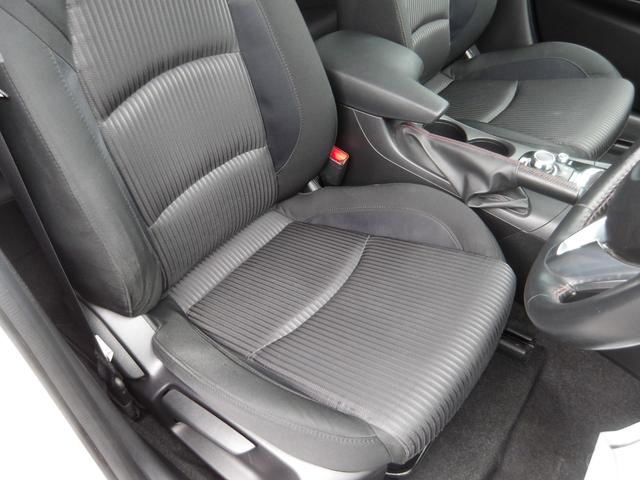 各シートにも特に目立つようなスレやヘタリはございません。車内には特に気になるようなニオイ等もございません。