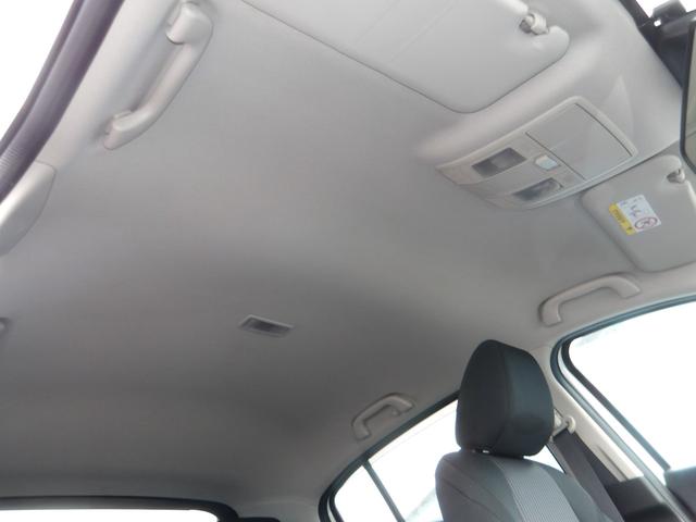 ハンドルにもグリップ部分などに目立つようなスレはございません。搭載されているステアリングリモコンでオーディオの操作も可能です。