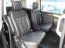 車内はブラックを基調とした高級感ある落ち着いた空間となっております。内装パネルや各ドア内装トリム等には目立つようなキズも無く使用感少ない状態となっております。