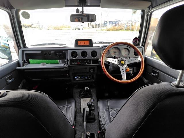 ジムニー ＣＣ　５Ｆ　４ＷＤ　幌　定員２　社外オーディオ　リフトアップ　冬タイヤ付き（14枚目）