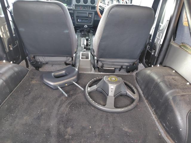 ジムニー ＣＣ　５Ｆ　４ＷＤ　幌　定員２　社外オーディオ　リフトアップ　冬タイヤ付き（17枚目）