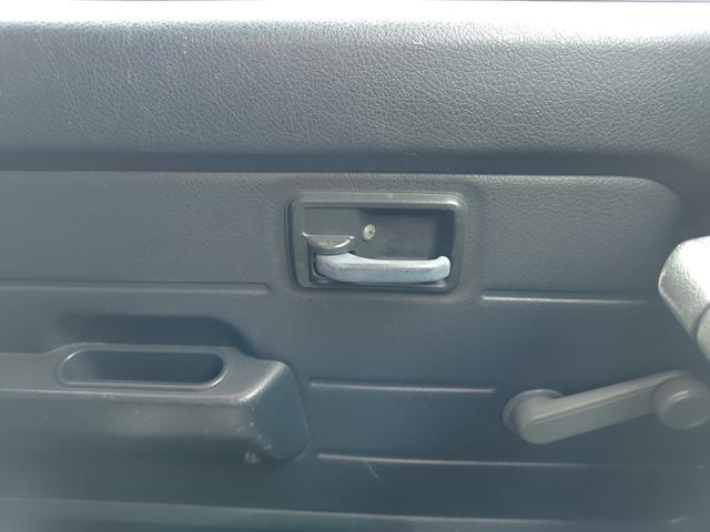 ジムニー ＣＣ　５Ｆ　４ＷＤ　幌　定員２　社外オーディオ　リフトアップ　冬タイヤ付き（33枚目）