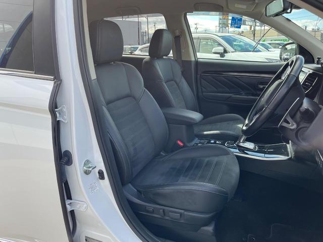 アウトランダーＰＨＥＶ Ｇ　４ＷＤ　衝突被害軽減　純正ナビ　禁煙車　全周囲カメラ　ＥＴＣ　ドラレコ　１００Ｖ電源　電動リアゲート　シートヒーター　ハーフレザーシート　ＬＥＤヘッド　コーナーセンサー　車線逸脱警報　スマートキー（8枚目）
