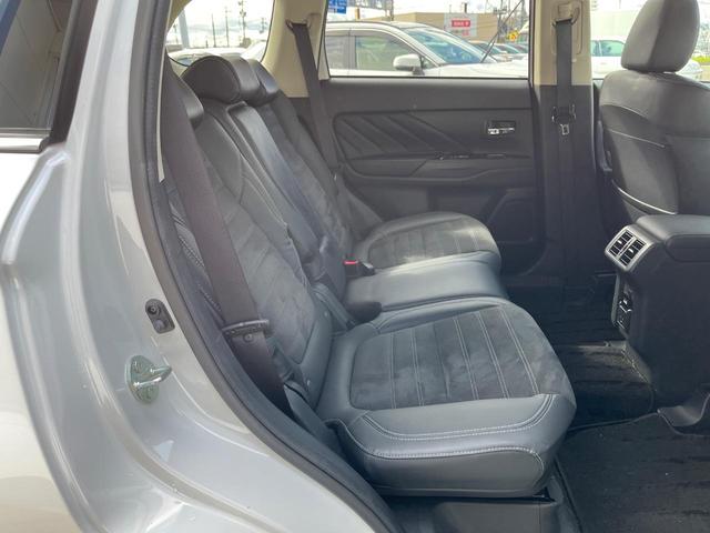 アウトランダーＰＨＥＶ Ｇ　４ＷＤ　衝突被害軽減　純正ナビ　禁煙車　全周囲カメラ　ＥＴＣ　ドラレコ　１００Ｖ電源　電動リアゲート　シートヒーター　ハーフレザーシート　ＬＥＤヘッド　コーナーセンサー　車線逸脱警報　スマートキー（9枚目）